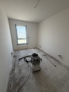 Szpachlowanie mieszkania deweloperskiego